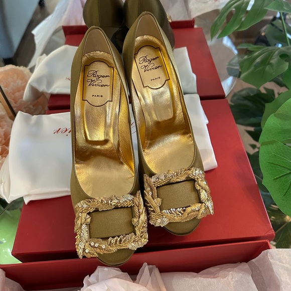 Roger Vivier Olive Satin Buckle Platform Heels Size 6.5 - Picture 1 of 5